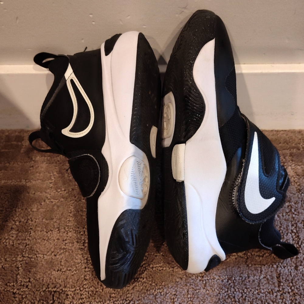 Big Kids / Boys Nike Team Hustle D 11 Hook N Loop Basketball Shoes - Picture 5 of 12